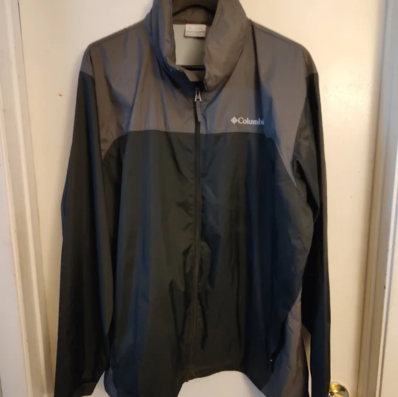 Columbia windbreaker with hood. Size XL - Picture 10 of 10